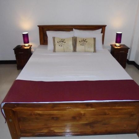 JMF Hotel Negombo Buitenkant foto