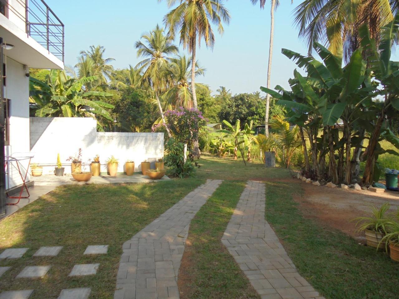 JMF Hotel Negombo Buitenkant foto