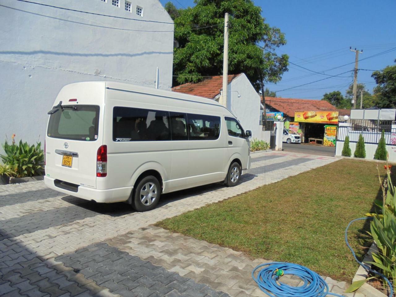 JMF Hotel Negombo Buitenkant foto